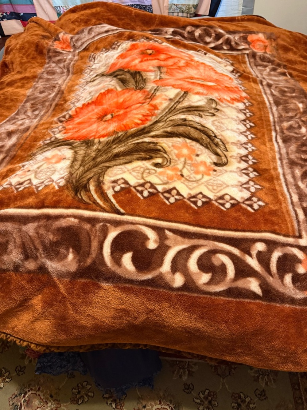 Plush decorative mink-style king blanket